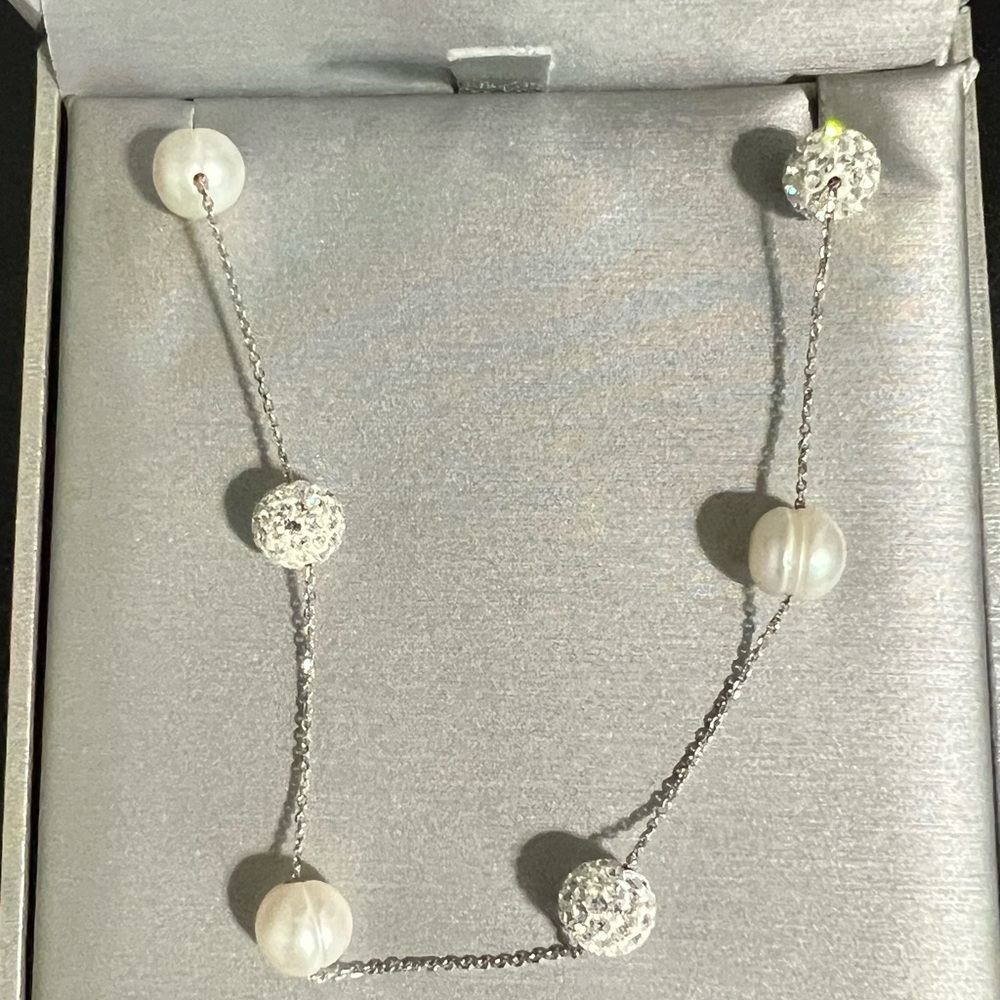 Elegant Silver and White Necklace